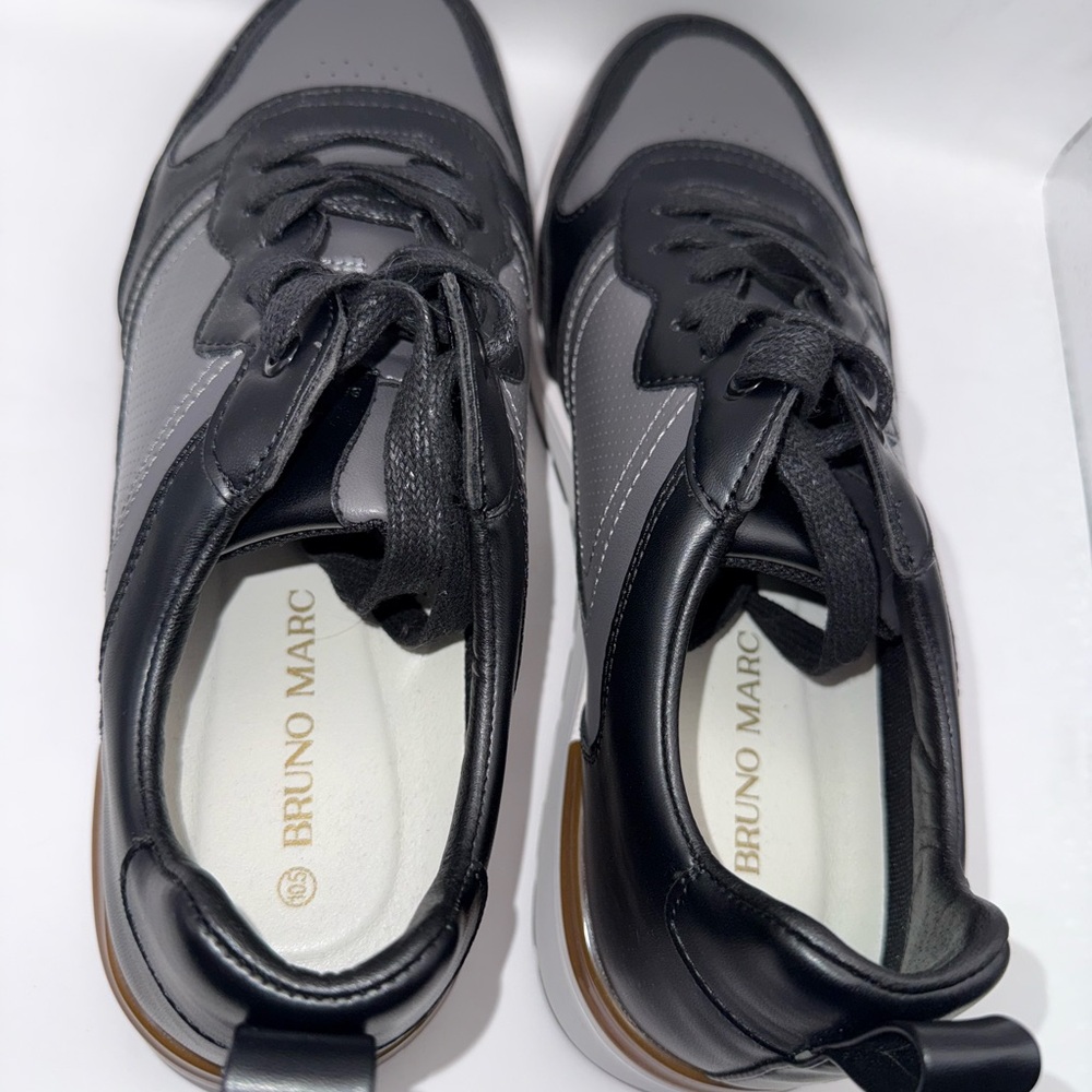 Sleek Black Leather Men's Sneakers - Picture 5 of 5